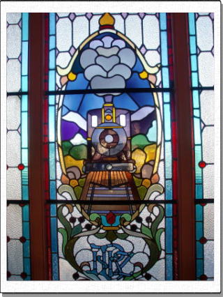 �_�j�[�f���w�̃X�e���h�O���X